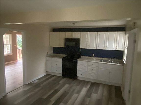 3rd image of 1765 Elaine Dr
