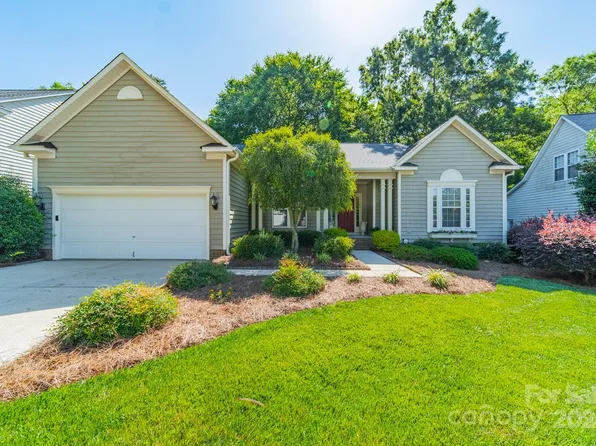 9806 Mitchell Glen Dr, Charlotte, NC 28277