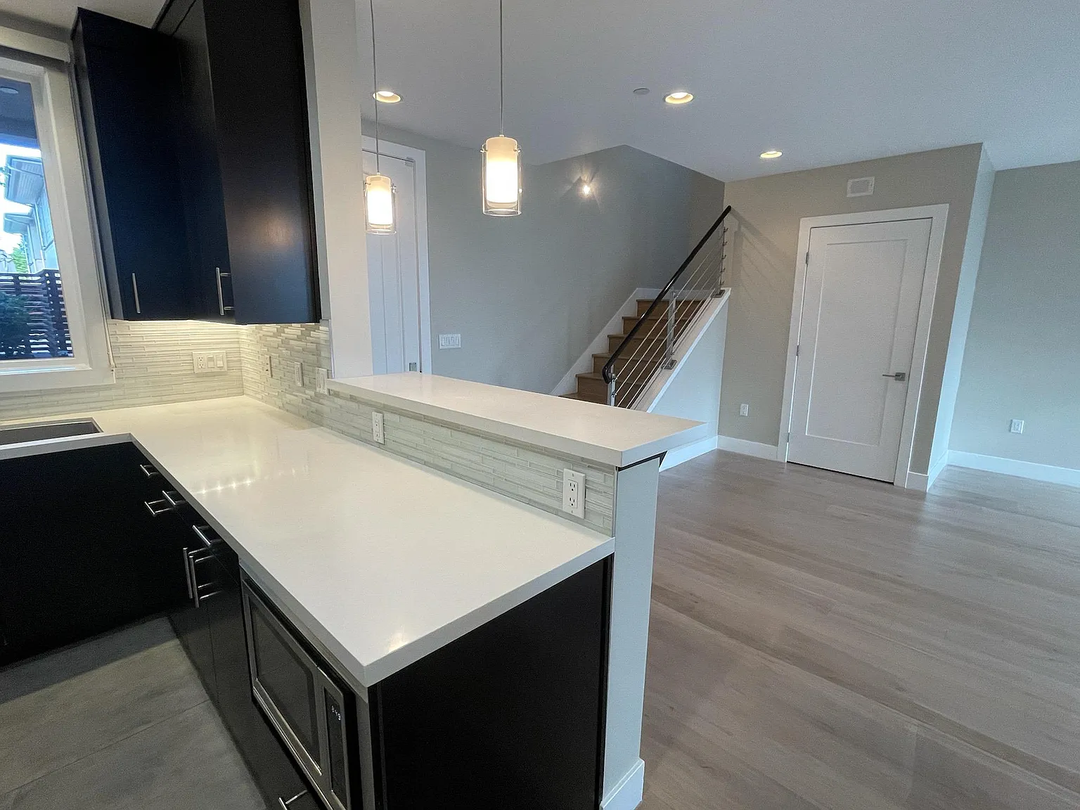 3 bed, 1808 sqft, $8,200 — Photo 4