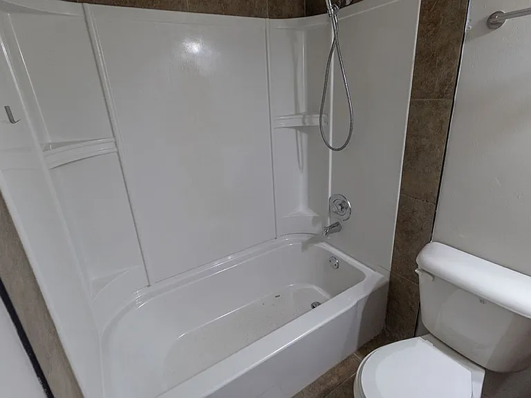 1011 W Ash St — Photo 26