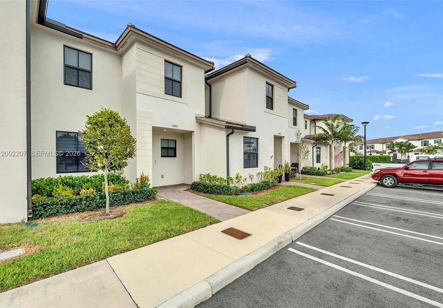 3 bed, 2.5 bath, 1483 sqft, $2,900 — Photo 3