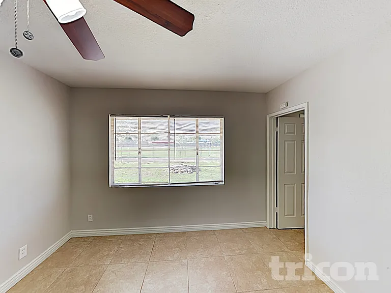 667 W Ivanhoe St — Photo 17