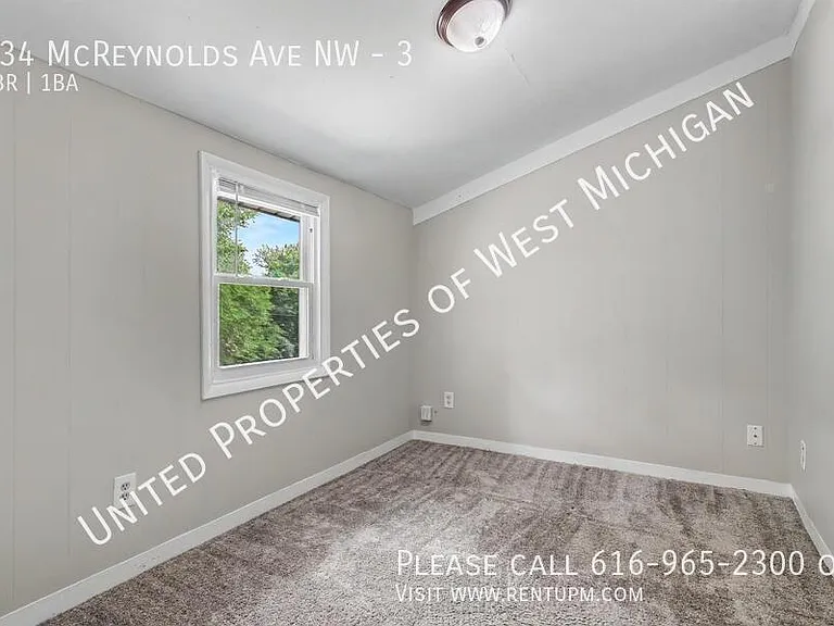 934 McReynolds Ave NW #3 — Photo 2