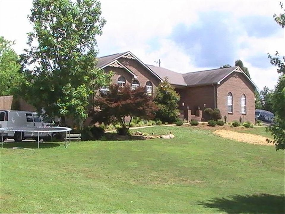 2nd image of 3440 Ardennes Dr