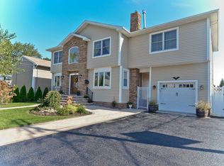 254 Floral Ln, Saddle Brook, NJ 07663