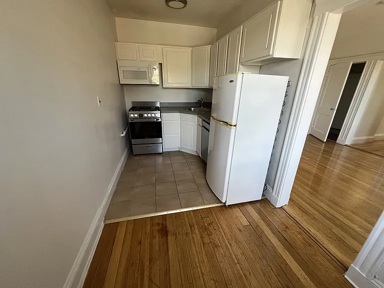 28 Langdon St #12A — Photo 3