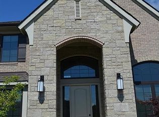 3448 Royal Berkshire Ln, Oakland, MI 48363