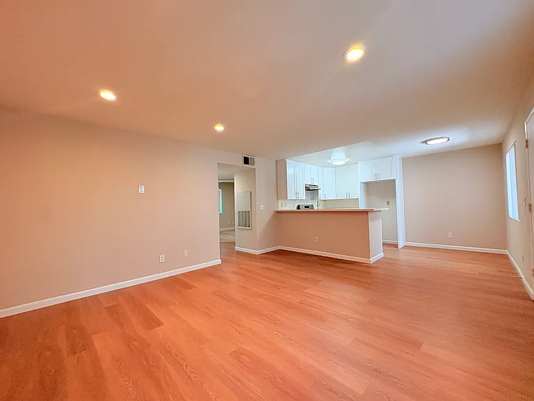 615 W Milford St — Photo 20