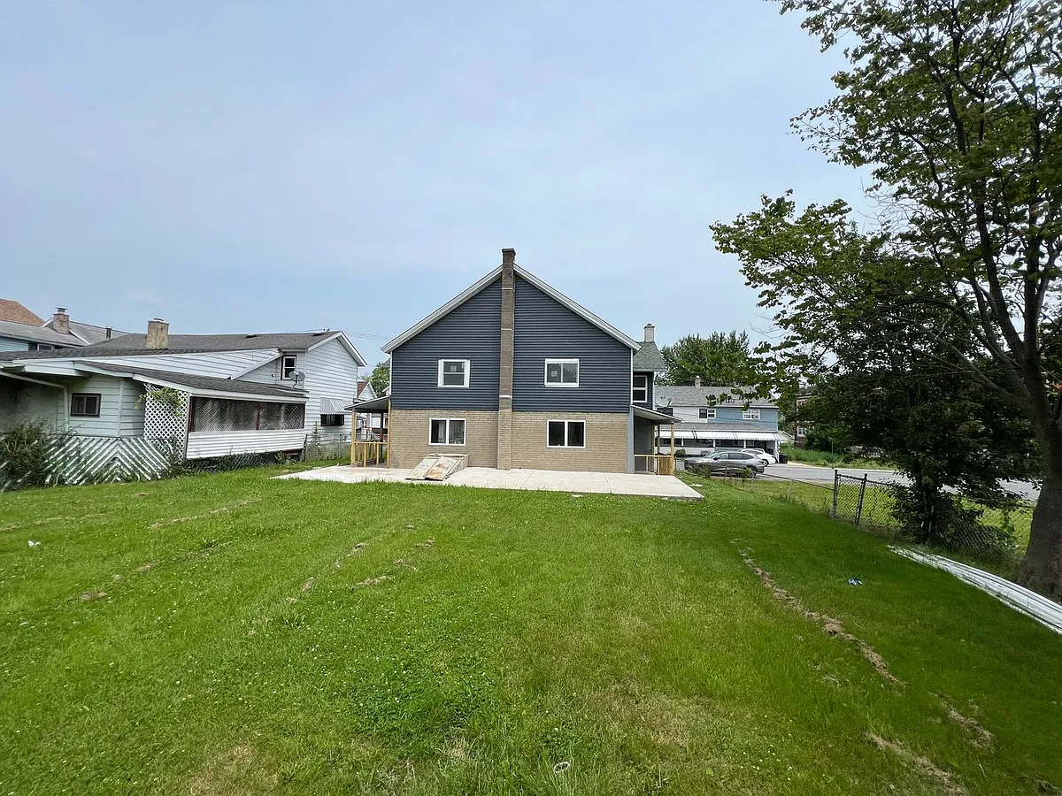 Building Photo - 1143 Eynon St