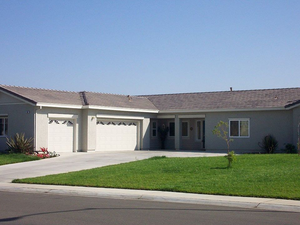 Side load garage, large front yard