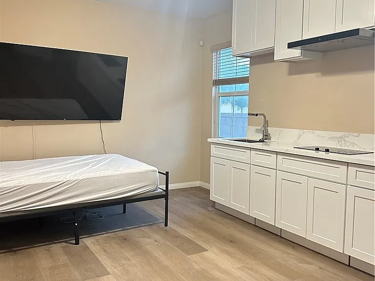 12609 Dupont Dr — Photo 1