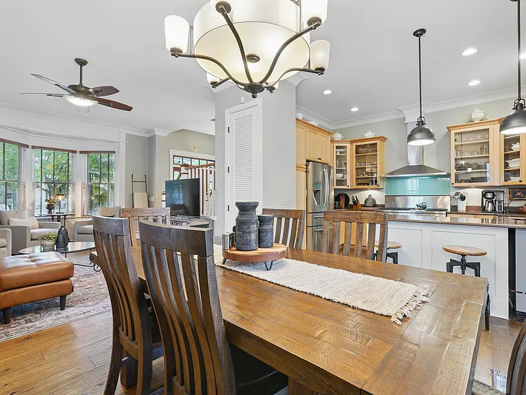 221 E Park Ave — Photo 16