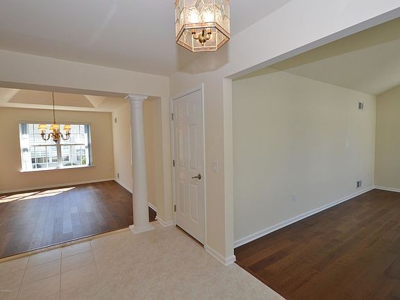 4th image of 2819 Danbury Ln