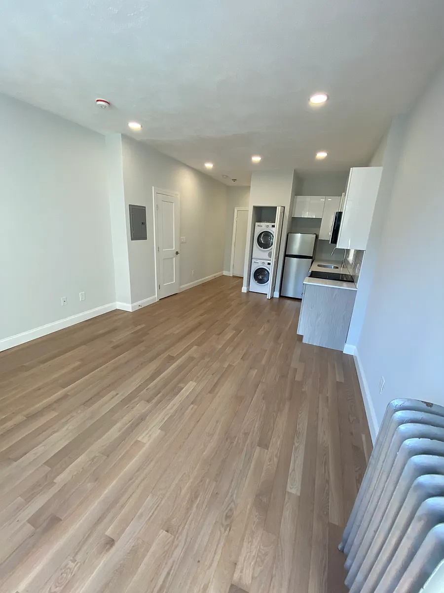 Building Photo - 104 Queensberry St #5