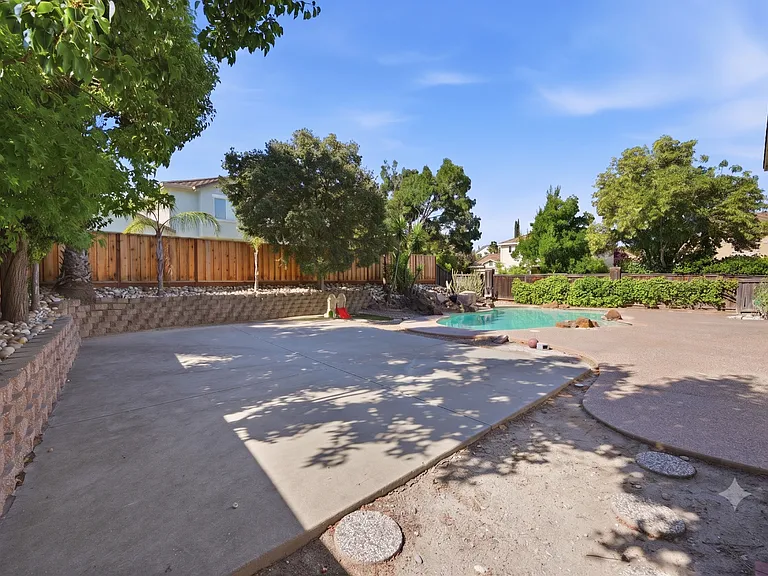 4501 Thoroughbred Ct — Photo 38