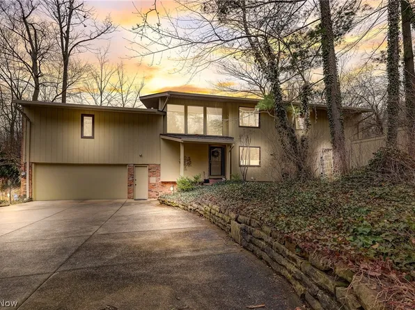 778 Coy Ln, Chagrin Falls, OH 44022
