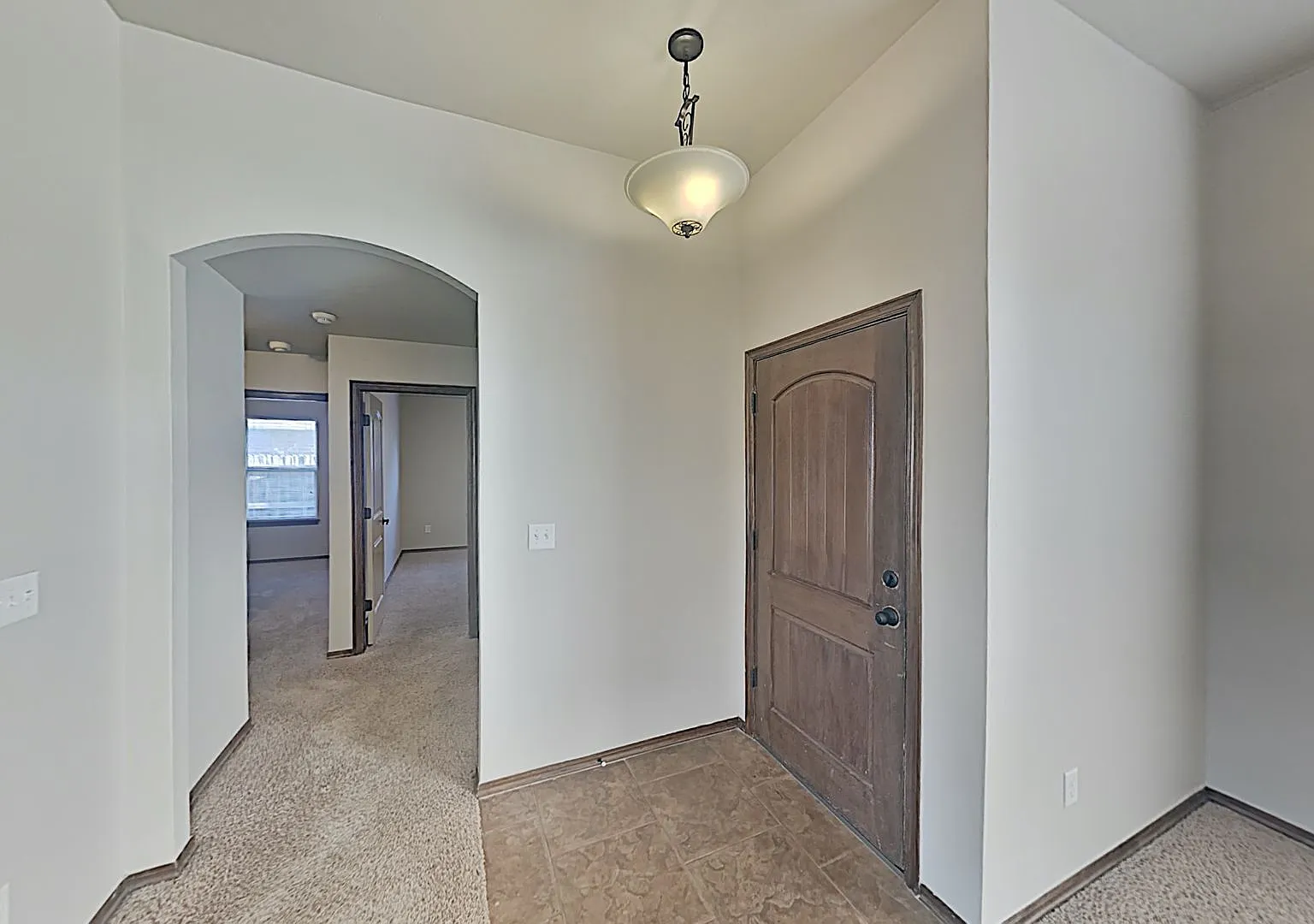 Beautiful 3 Bedroom 2 Bathroom Home in Mustang Schools — Photo 4