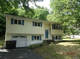 17 Vivian Ln, Chester, NY 10918