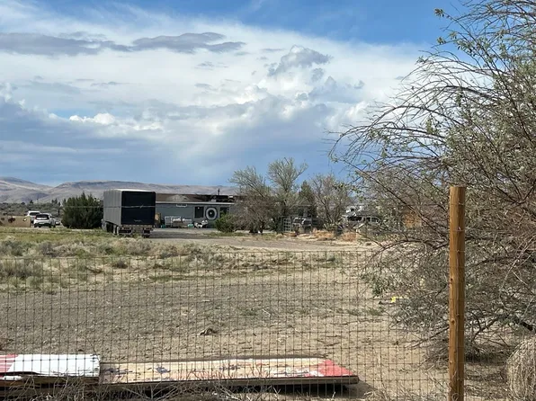 3225 E 5th St, Silver Springs, NV 89429