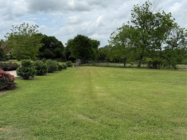 215 N Cummings Dr, Alvarado, TX 76009