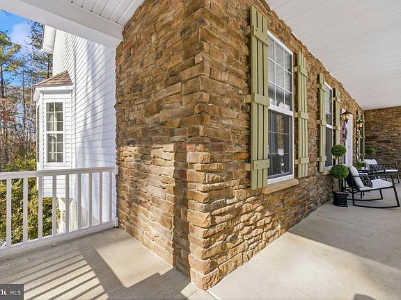 3rd image of 53 Queen Laurens Ct