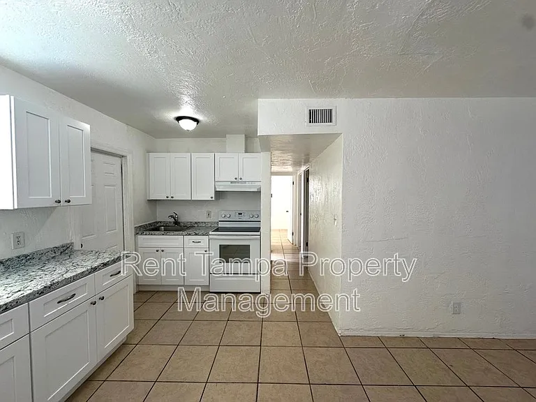 626 31st St S — Photo 4