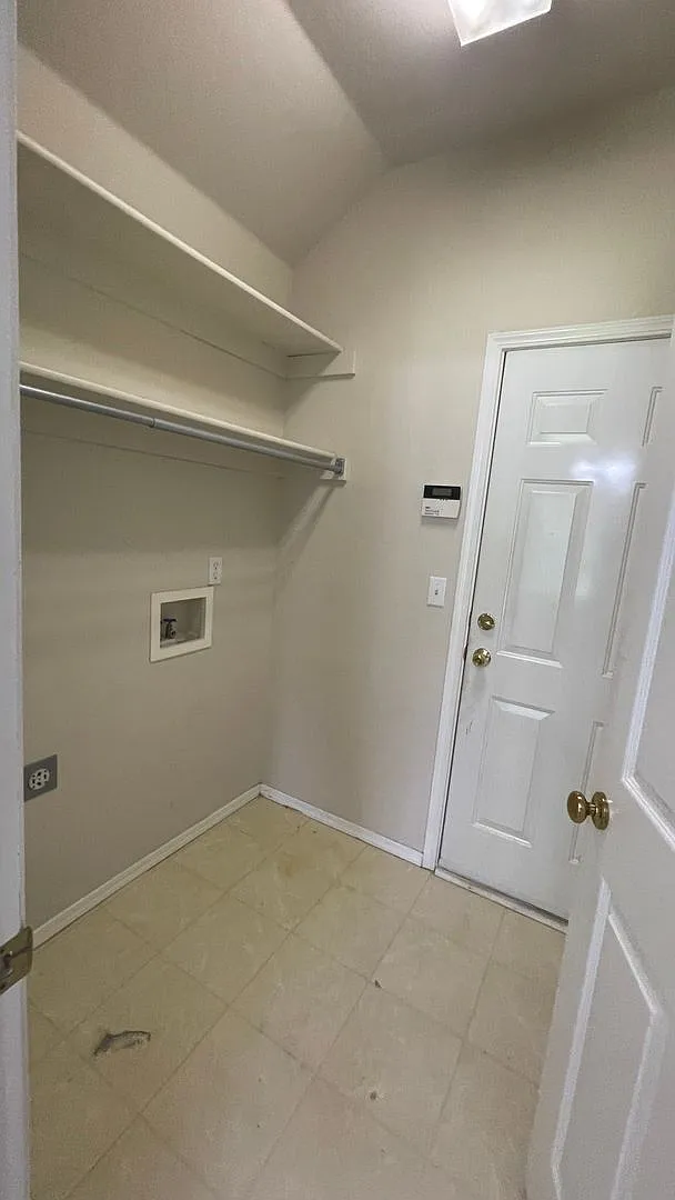 Beautiful home w/3bd and 2 full baths — Photo 3
