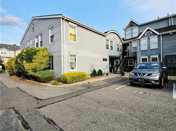 221 Pond Way #A, Staten Island, NY 10303