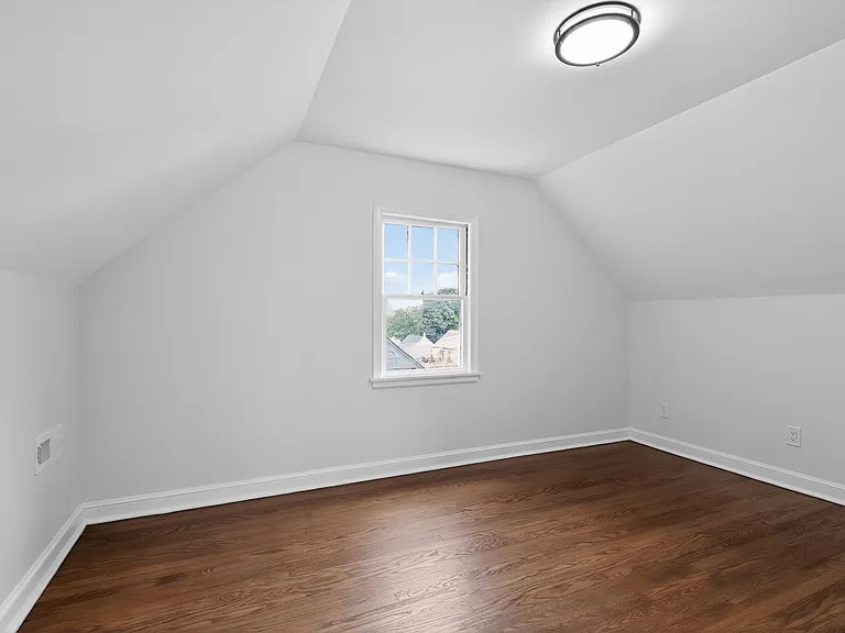 30 Jarvis Rd — Photo 3
