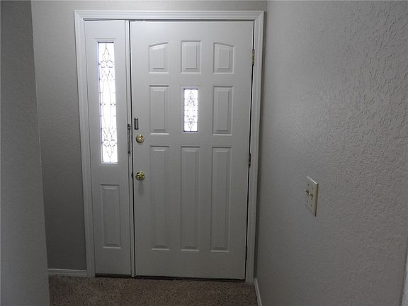 3rd image of 10 Eleanor Ln