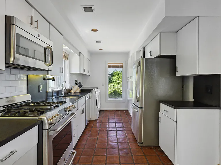 726 Flying Point Rd — Photo 13