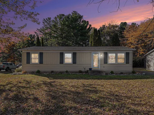 612 Ash St, Elk Rapids, MI 49629