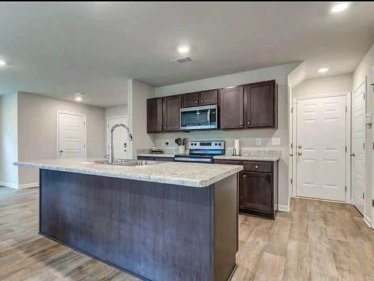 2509 Esplanade St — Photo 5