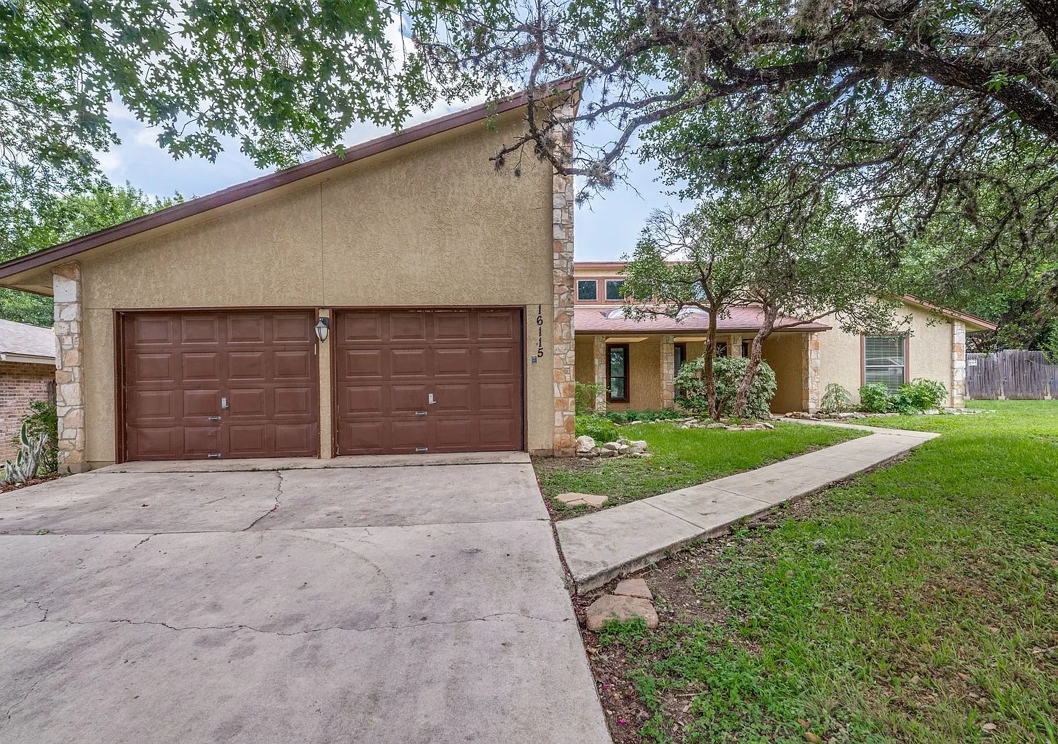 Beautiful 3-Bedroom, Single Story Home In Hidden Forest — Photo 2