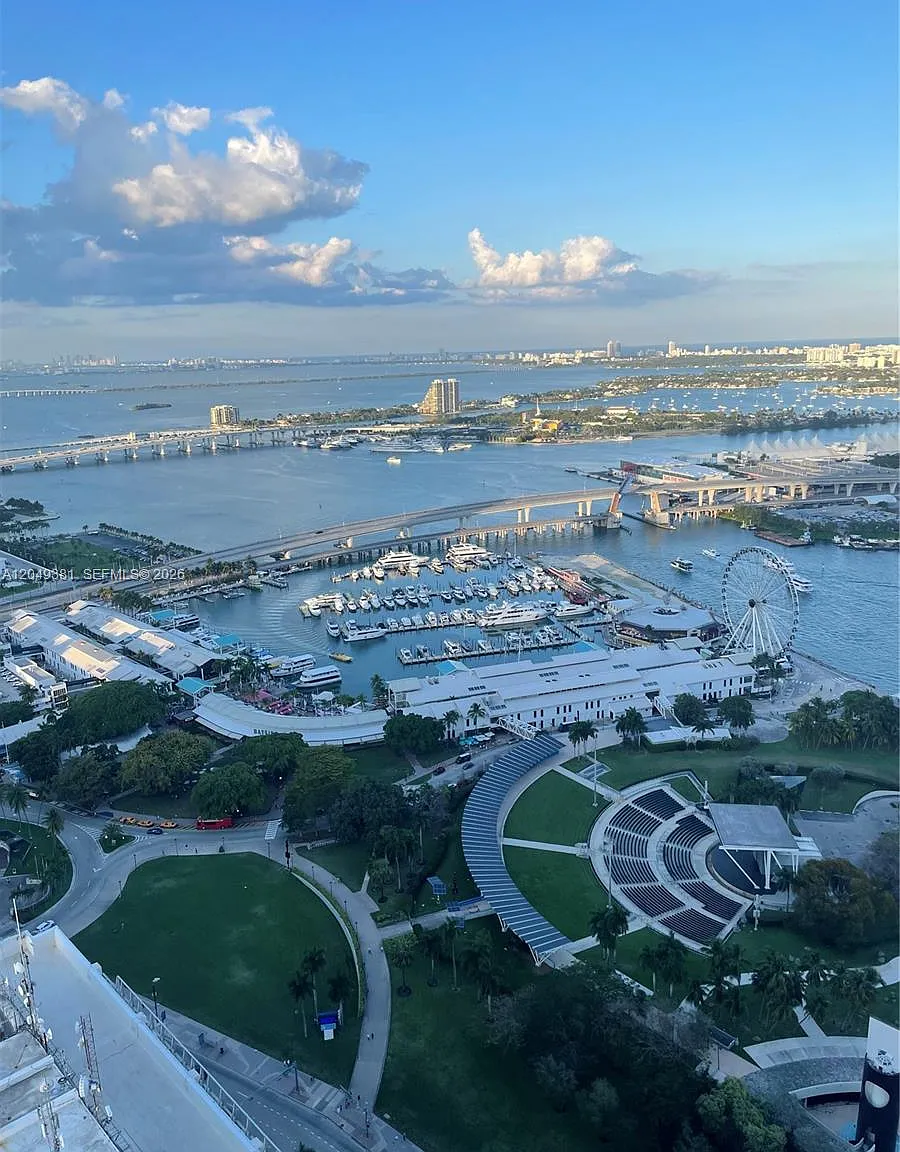 50 Biscayne Condo — Photo 1