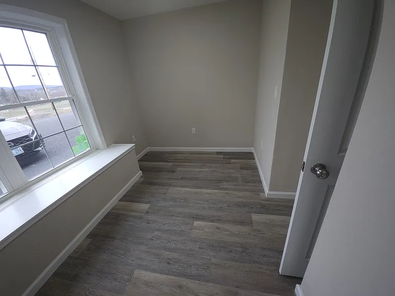 1068 Lakeland Dr — Photo 8