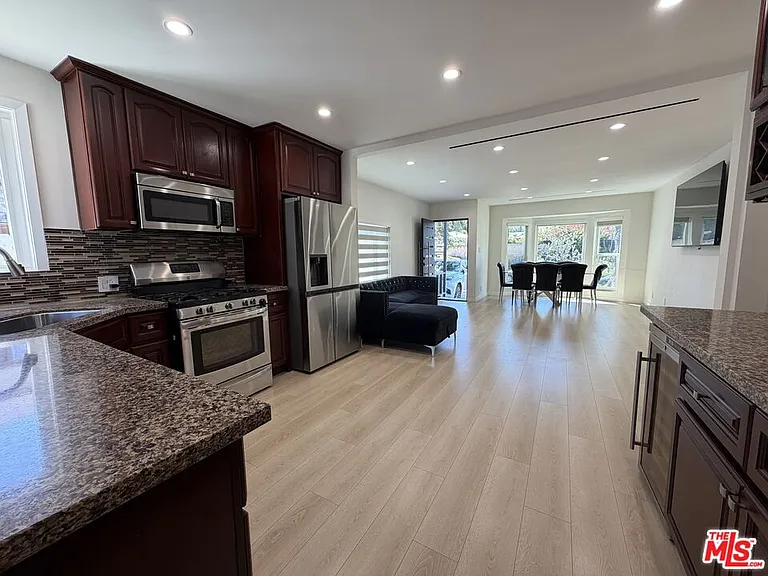 8561 Kyle St — Photo 9