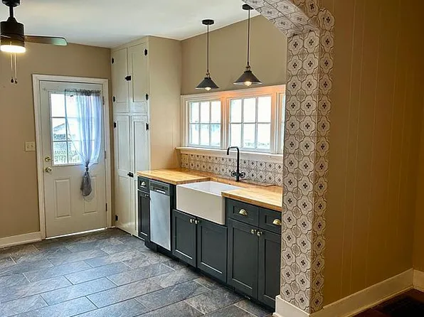 78 Front St, Lititz, PA 17543