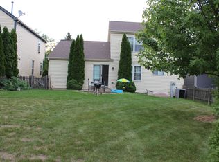 694 Rolling Green St, Gurnee, IL 60031