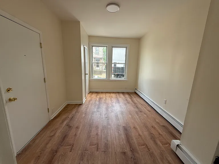 310 Ann St #1R — Photo 3