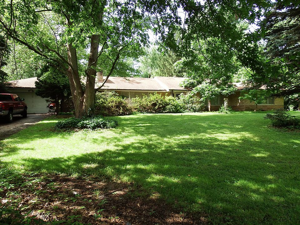 1st image of 10 Nob Hill Dr