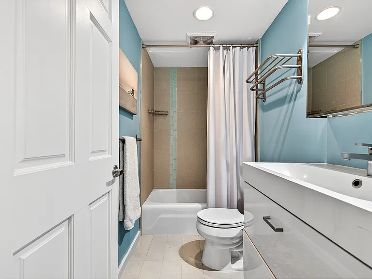 4302 Ocean View Dr — Photo 27