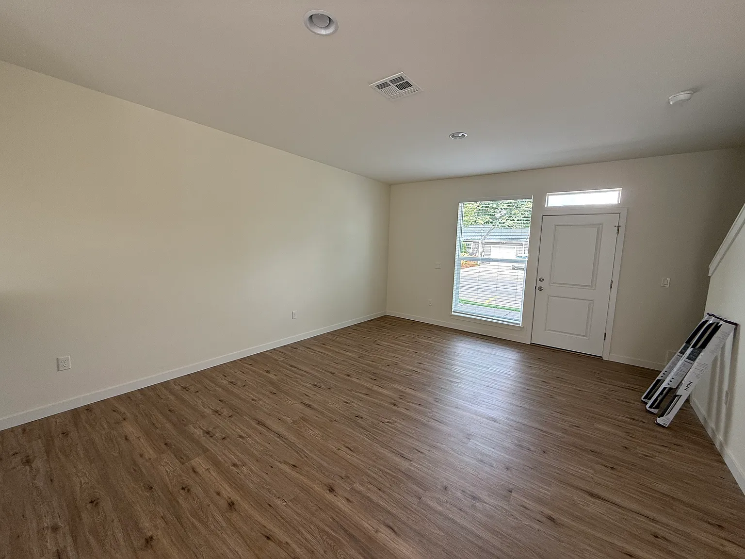 2 bed, 2.5 bath, 1240 sqft, $2,250 — Photo 2