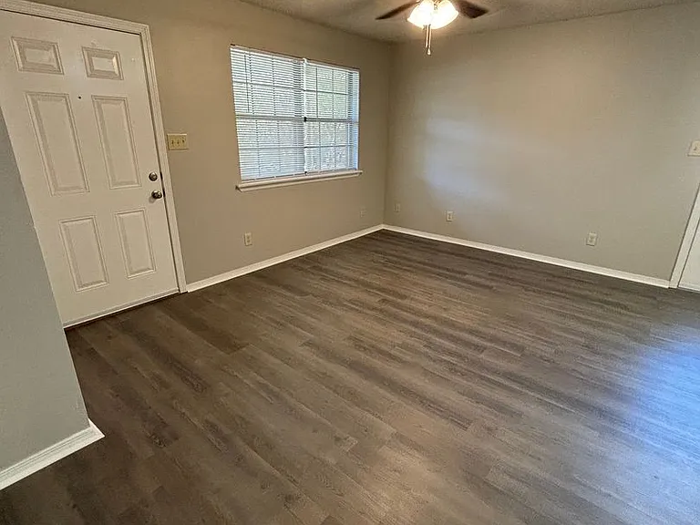 3320 N Detroit Ave — Photo 12