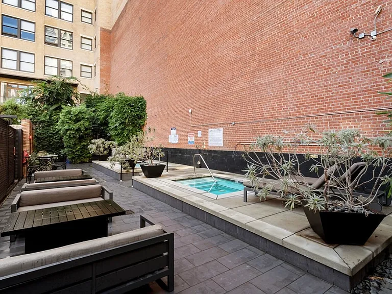 460 S Spring St #617 — Photo 9