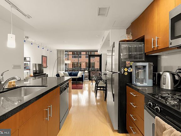 3rd image of 912 F St NW APT 100
