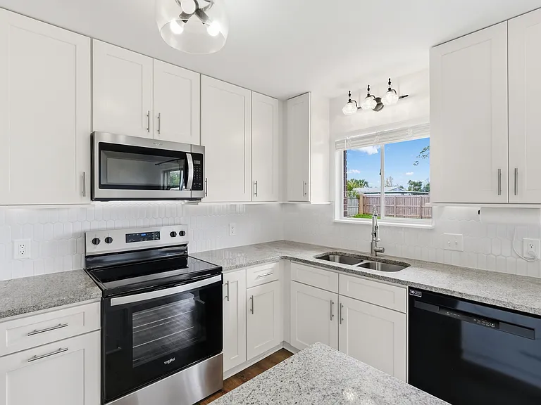 1929 Frankford Ave — Photo 18