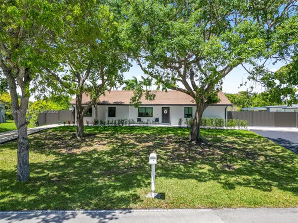 18462 SW 88th Pl, Cutler Bay, FL 33157
