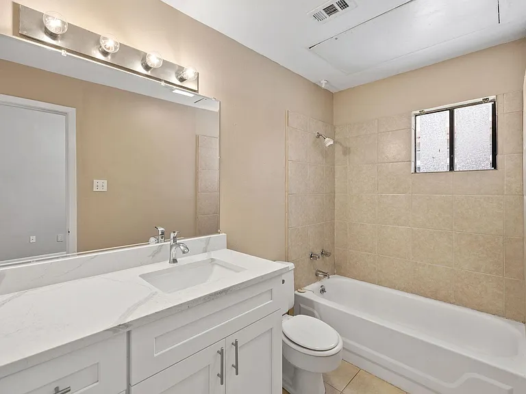 712 Graham Pl #203 — Photo 23