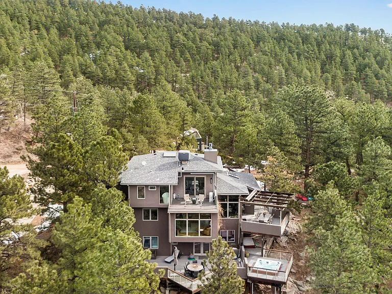 Wow! Mountain living at its' best